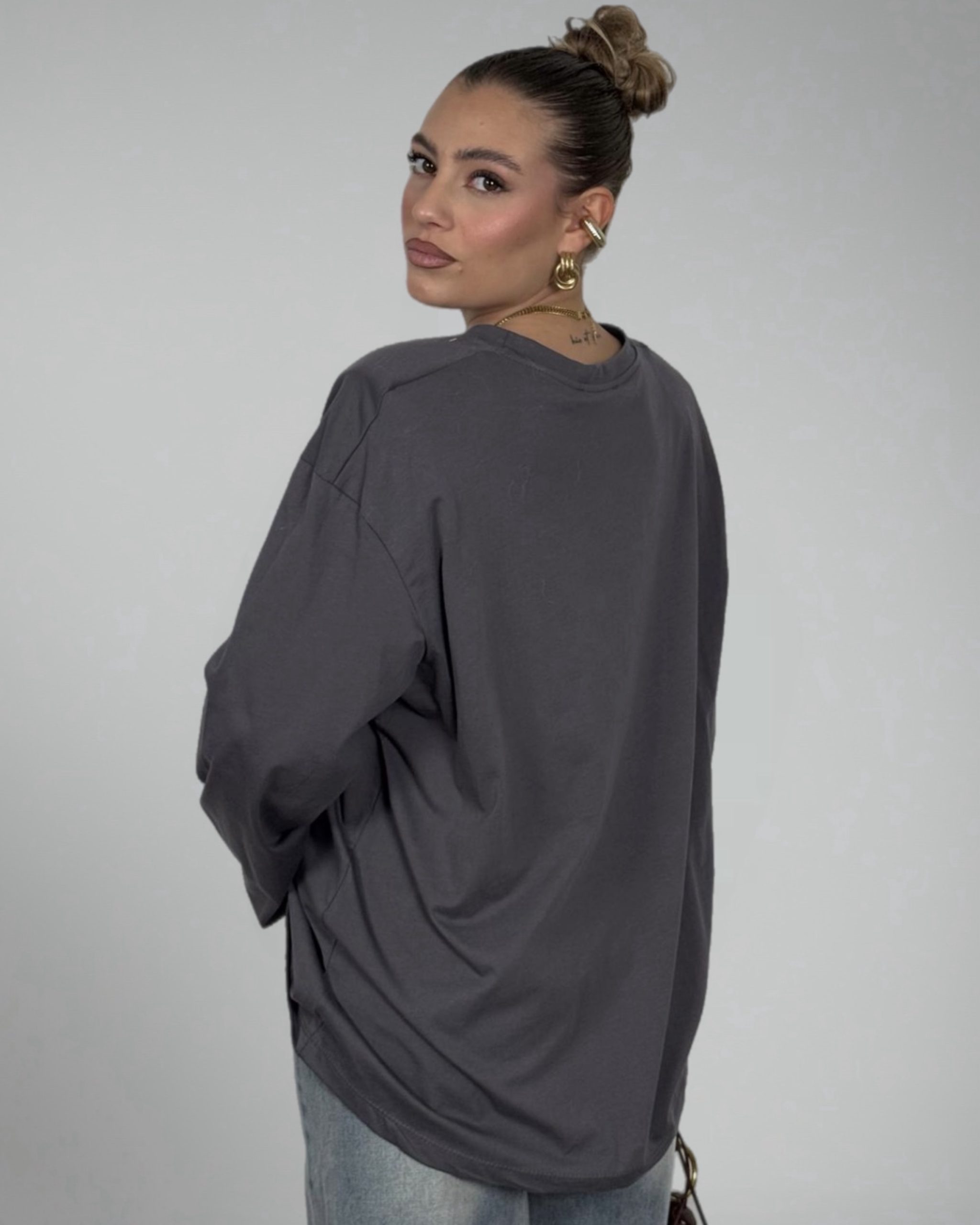 T-SHIRT OVERSIZE ESSENTIAL GRIGIO - immagine 2